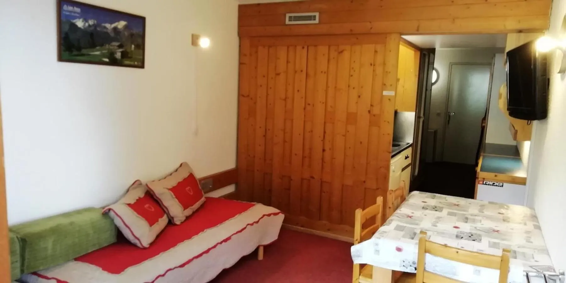 Residence Belles Challes - Studio 4 Personnes A Arc 1800 Skis Aux Pieds Et Proche Des Commerces Dans Le Village Du Charvet Mae-2200 Les Arcs  Apartment Les Arcs (Savoie)